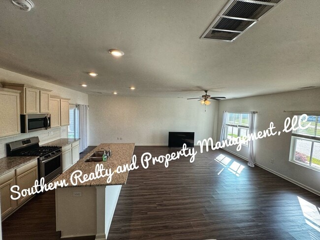 Photo - Country Feel but close to shopping