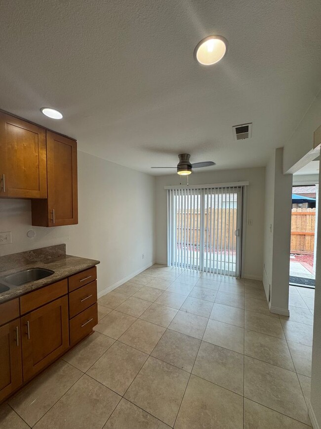 2210-2212 E Avalon Ave Unit 2212