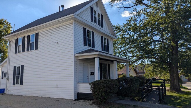 Photo - 305 Plummer St