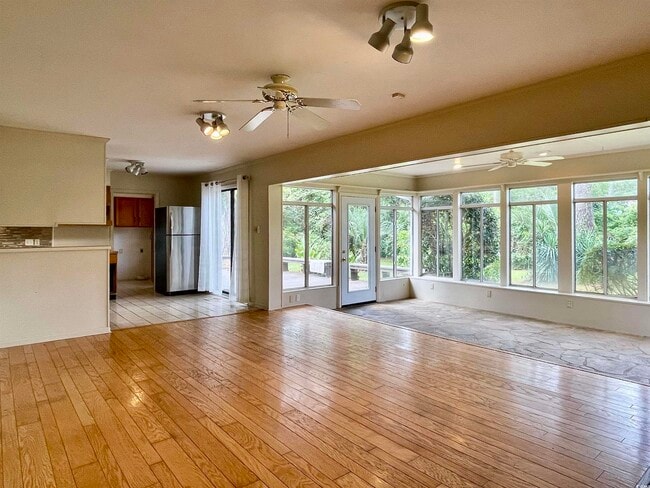 Photo - 219 Green Lake Dr