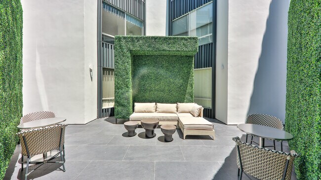 URBANLUX HOLLYWOOD PREMIUM