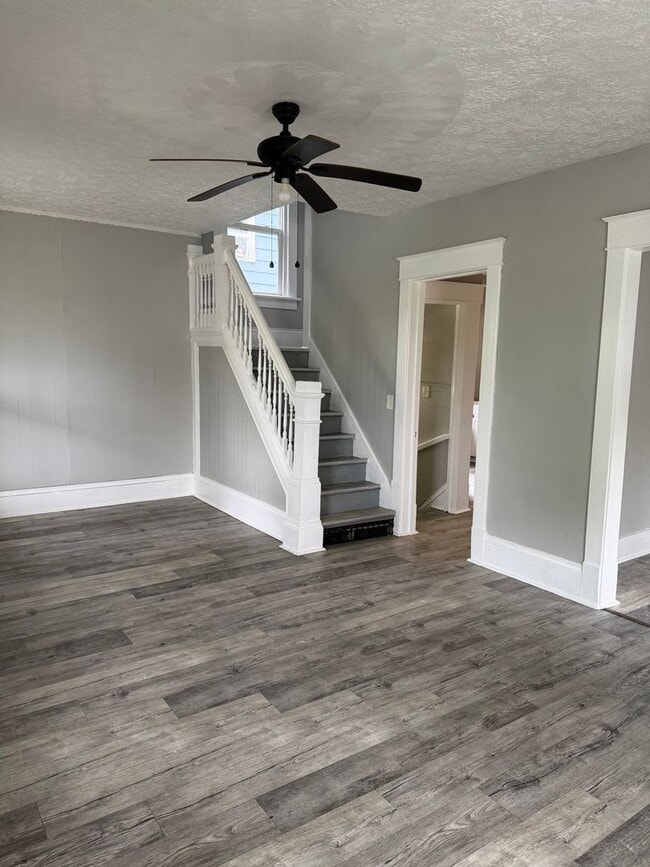 Photo - 1615 Rowland Ave NE