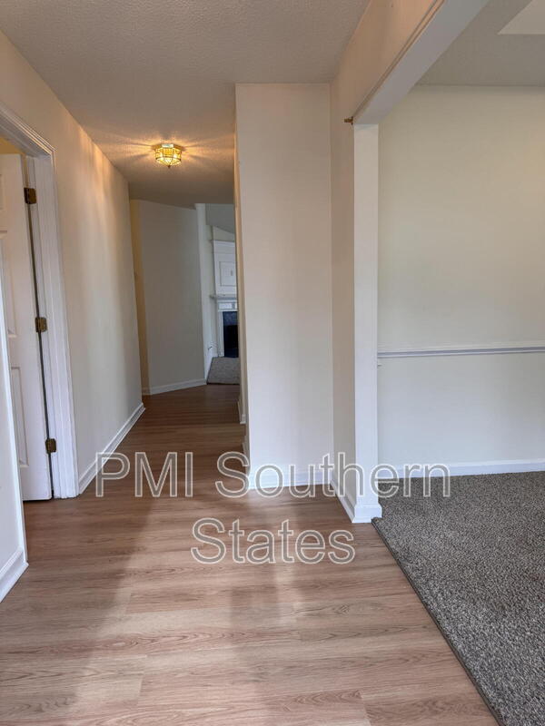 Photo - 115 Crossview Dr