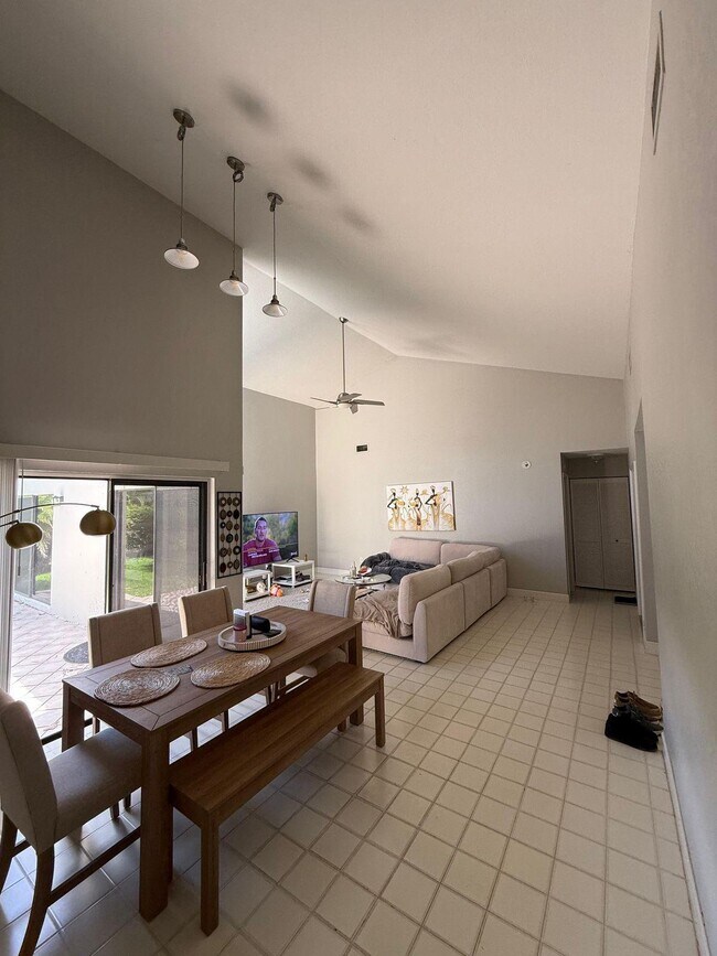 Photo - 6125 Via Laguna Ln