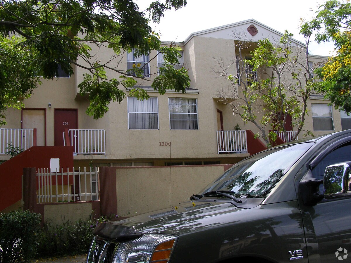 Photo - St. John Apartments
