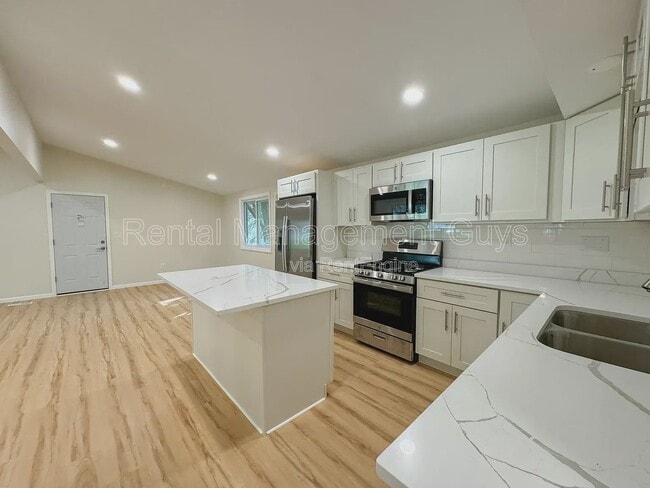 Photo - 835 Minnesota Ln