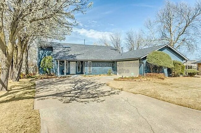 Building Photo - 2905 Lamp Post Ln
