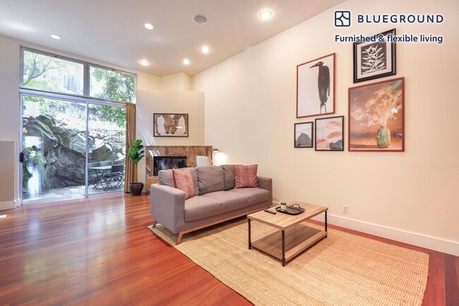 Photo - 696 De Haro St Townhome