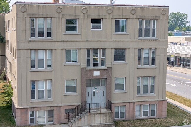 Photo - 2118 Delaware Ave