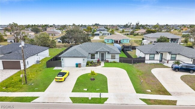 Building Photo - 221 Chiquita Blvd N