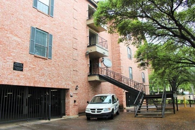 Building Photo - 2401 Leon St Unit 200