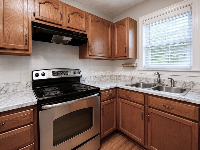 Photo - 2540 Larkwood Ln