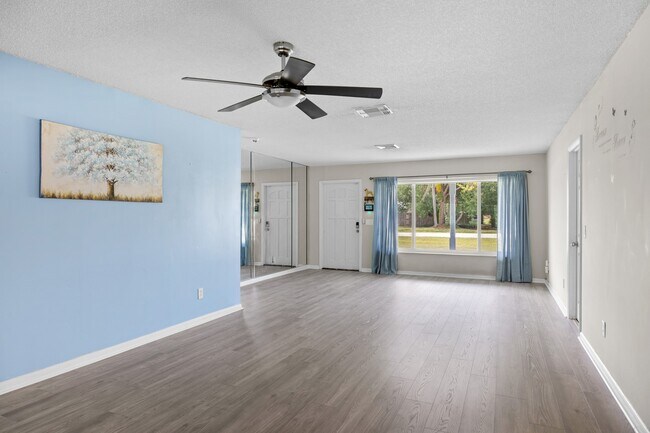 Photo - 7907 Sebastian Rd