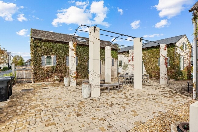 Photo - 192 Breakspear Ln