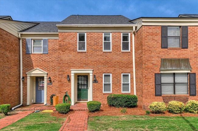 Photo - 407 Folkstone Cir