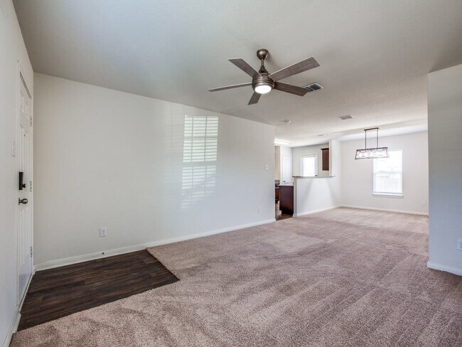 Photo - 6528 Chevlar Pass