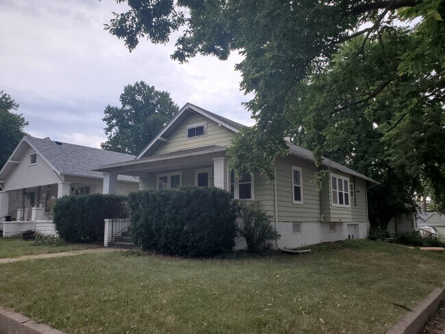 Front of house - 902 4th St House
