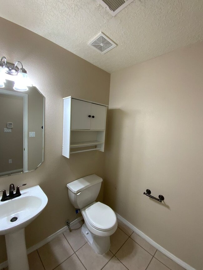 Photo - 3 Bedroom Home Available Near Unser Blvd N...