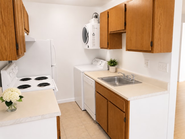 Building Photo - 2026 Move-In Special – $500 LEASE SIGNING BONUS!! Cozy 1-Bedroom Apartment with W/D & Parking in ...
