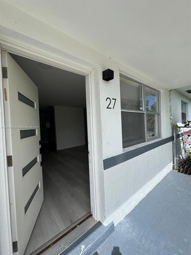 Photo - 27 NW 41st St Unidad 27