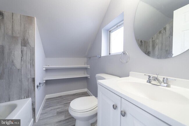 Photo - 2912 Bayonne Ave Unit 3