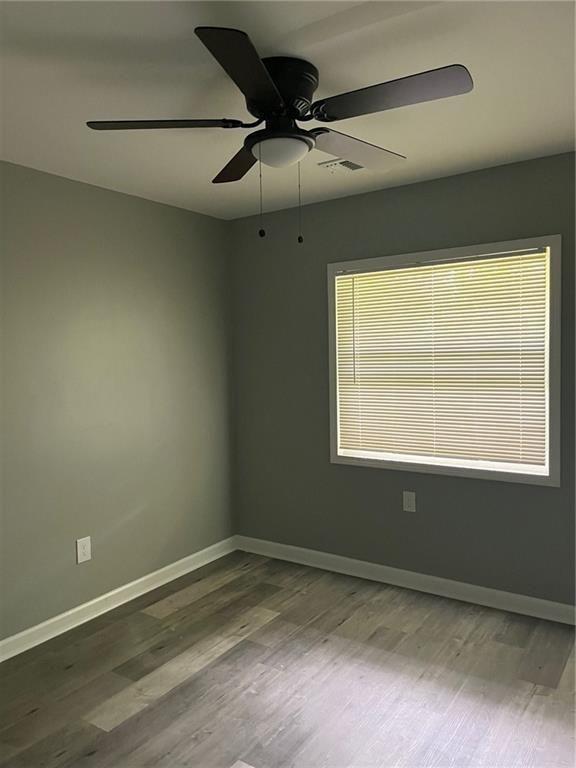 Photo - 740 Cooper St SW