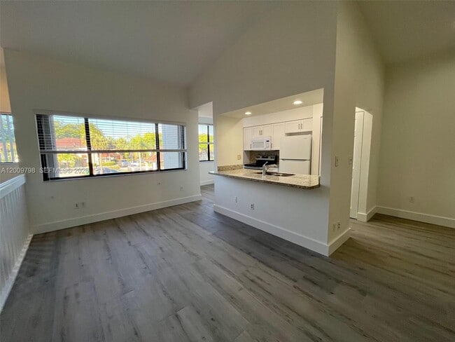 Photo - 9795 SW 138th Ave Unidad GA2L