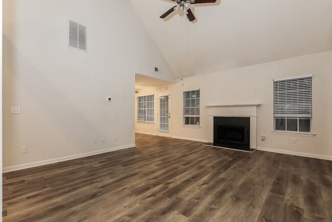 Photo - 1427 Isleworth Cir