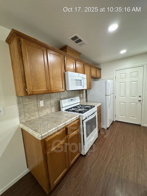 Photo - 2220 W Lark Ave