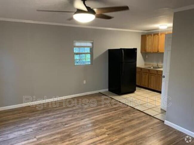 Building Photo - 1408 High St Unit Apt C