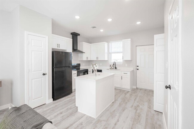 Photo - 2414 Penick Rd