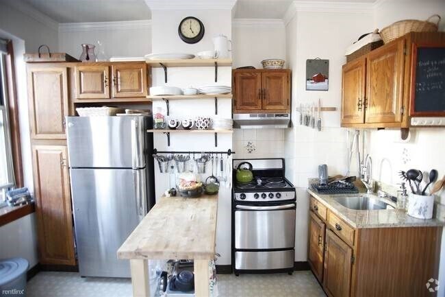 Building Photo - 34 S Russell St Unit 5R Rental