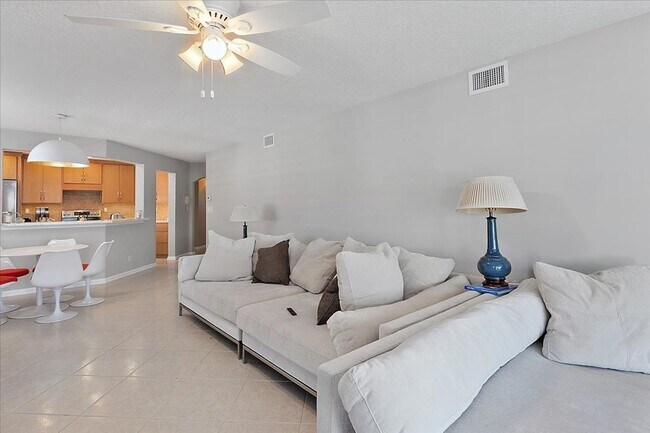 Photo - Fabulous Condo in The Pointe!
