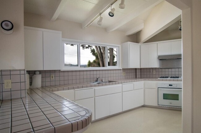 Photo - Charming 3 Bedroom, 2 Bathroom Home in Quiet Seaside Cul-de-sac