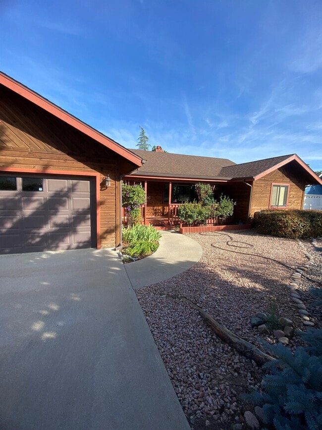 Photo - 1635 Cedarwood Dr