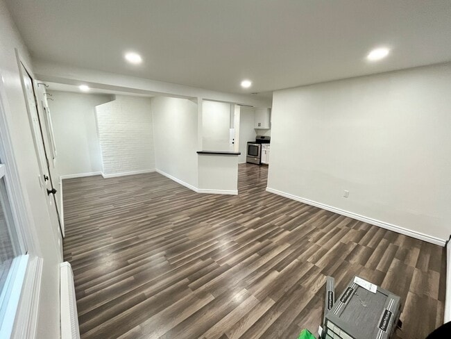 Building Photo - 39 School House Rd Unit In-Law