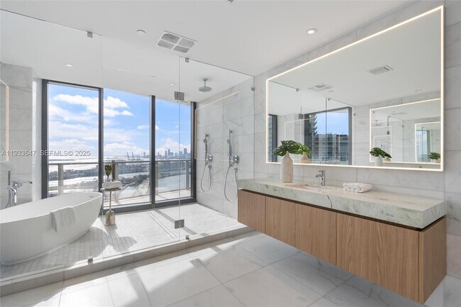 Building Photo - 500 Alton Rd Unit 3201