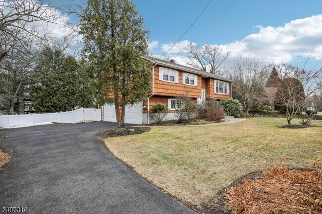 Photo - 254 Darlington Ave