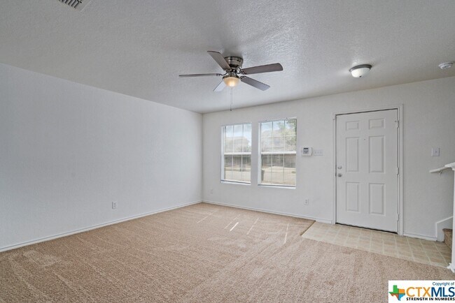 Photo - 624 NW Crossing Dr