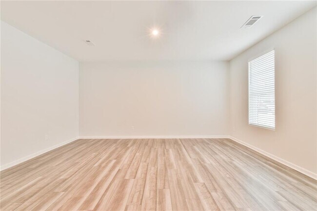 Photo - 2630 Whistler Wy NE