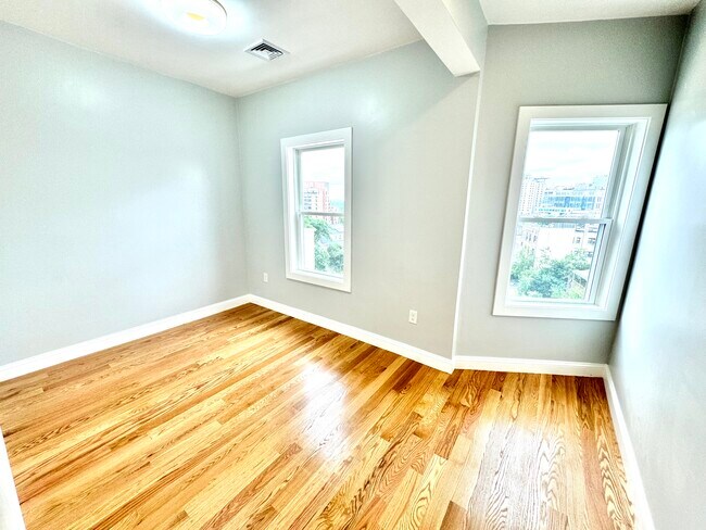 Building Photo - 190 Hillside St Unit 3 Rental