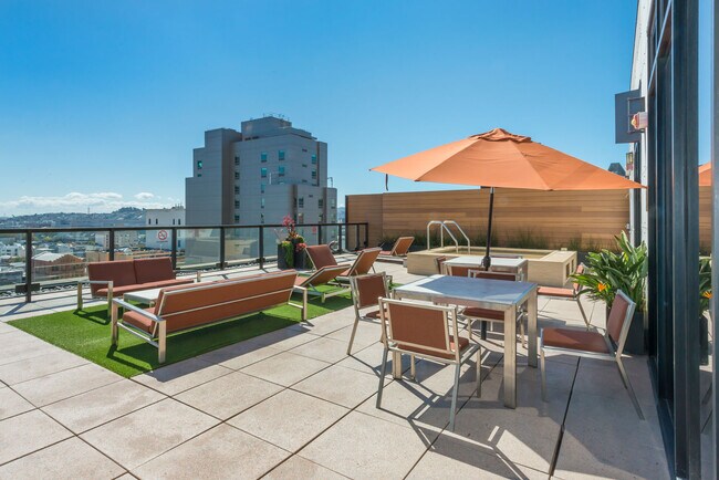 Terrace - 2 Mint Plz Unit #404