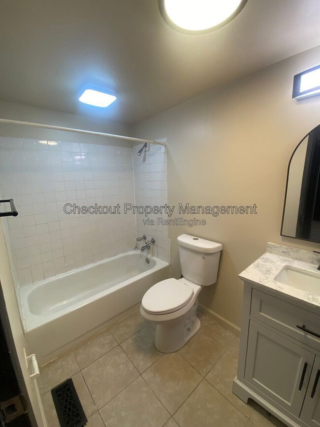 Photo - 9997 Sloane Square Unit D