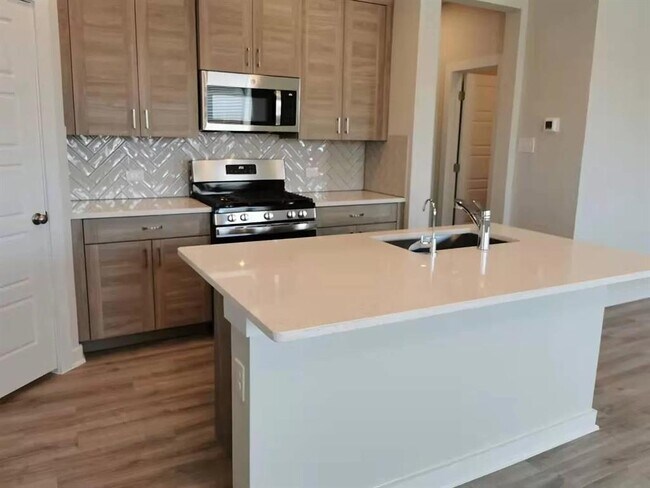 Photo - 118 Dedina Dr