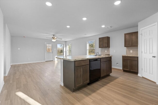 Photo - 608 Yupon St
