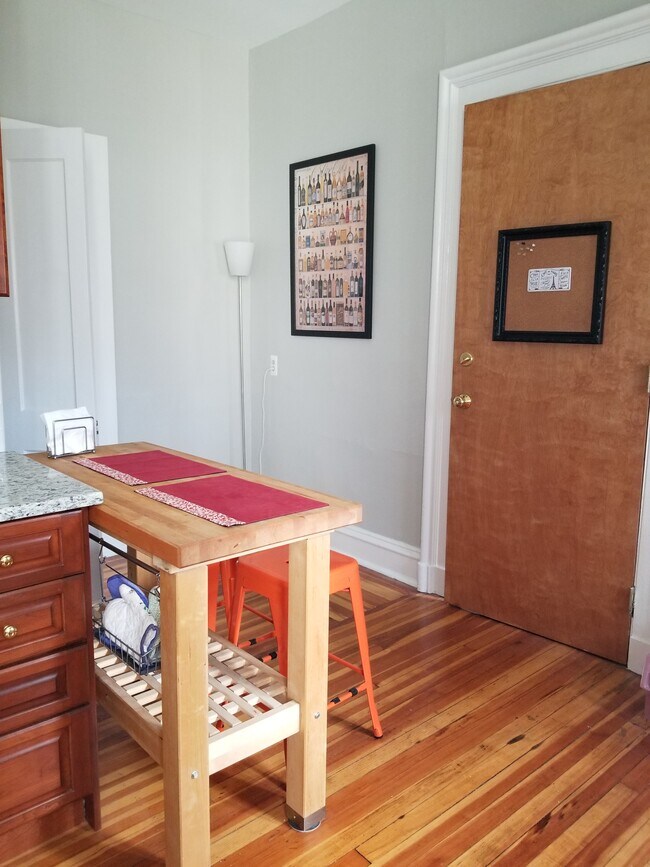 Photo - 28 Trumbull St