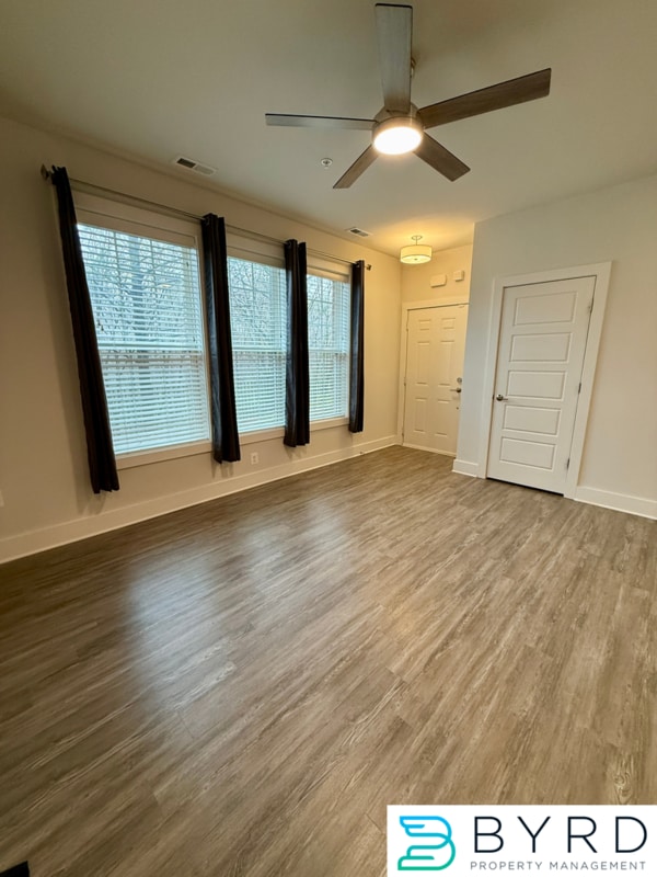 Photo - 4330 Saunders Station Loop