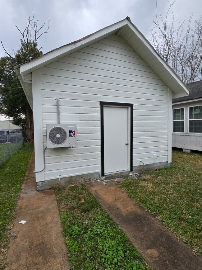 Photo - 310 E Defee Ave