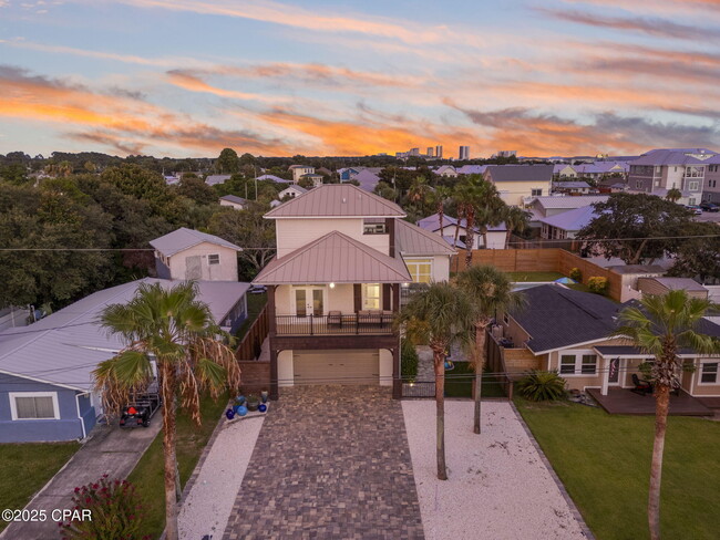 Photo - 407 Petrel St