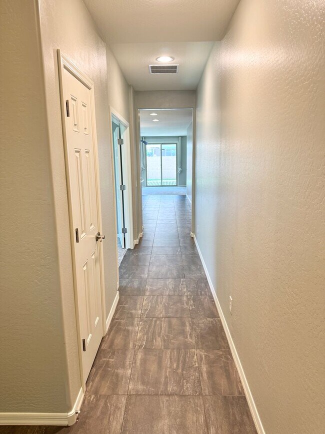 Photo - Beautiful 4 Bedroom Single Level Home Loca...